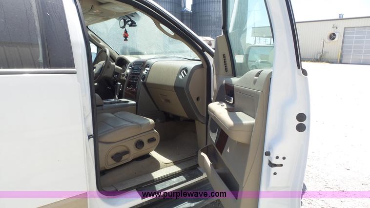 image for item K7742 2005 Ford F150 Lariat SuperCrew pickup truck