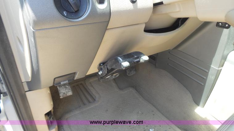 image for item K7742 2005 Ford F150 Lariat SuperCrew pickup truck