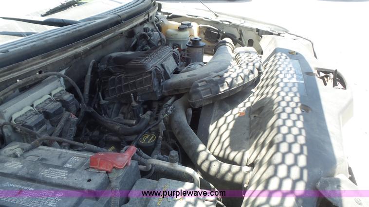 image for item K7742 2005 Ford F150 Lariat SuperCrew pickup truck