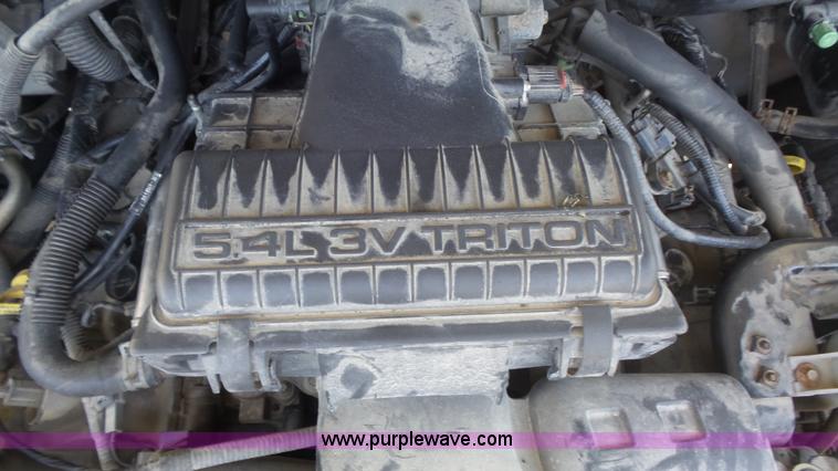 image for item K7742 2005 Ford F150 Lariat SuperCrew pickup truck