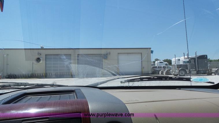 image for item K7742 2005 Ford F150 Lariat SuperCrew pickup truck