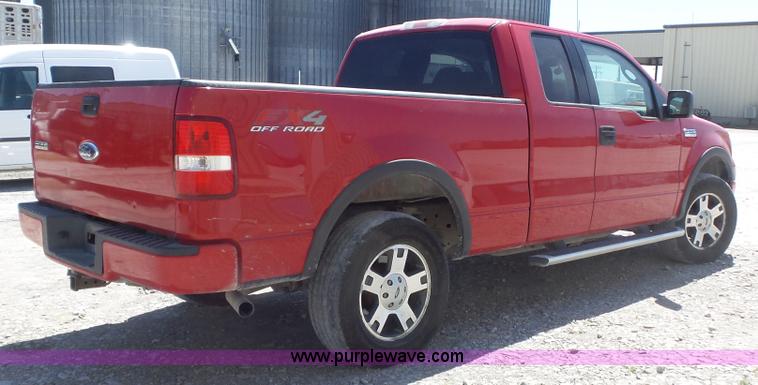 image for item K7743 2004 Ford F150 SuperCab pickup truck