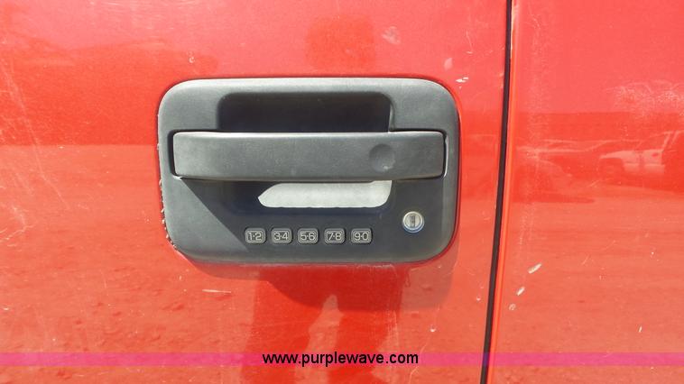 image for item K7743 2004 Ford F150 SuperCab pickup truck