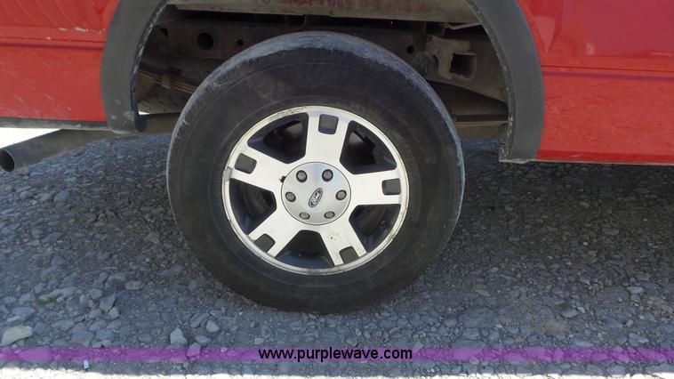 image for item K7743 2004 Ford F150 SuperCab pickup truck