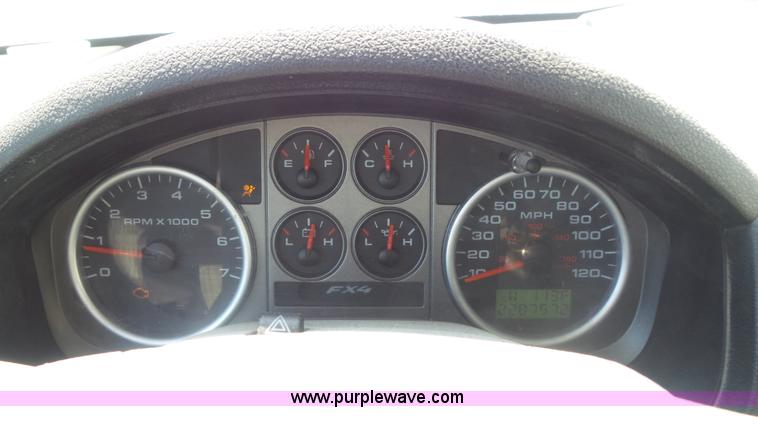 image for item K7743 2004 Ford F150 SuperCab pickup truck