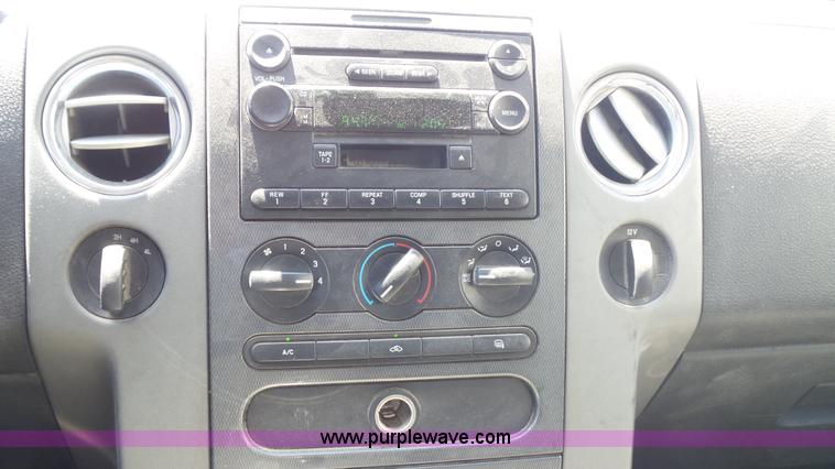 image for item K7743 2004 Ford F150 SuperCab pickup truck