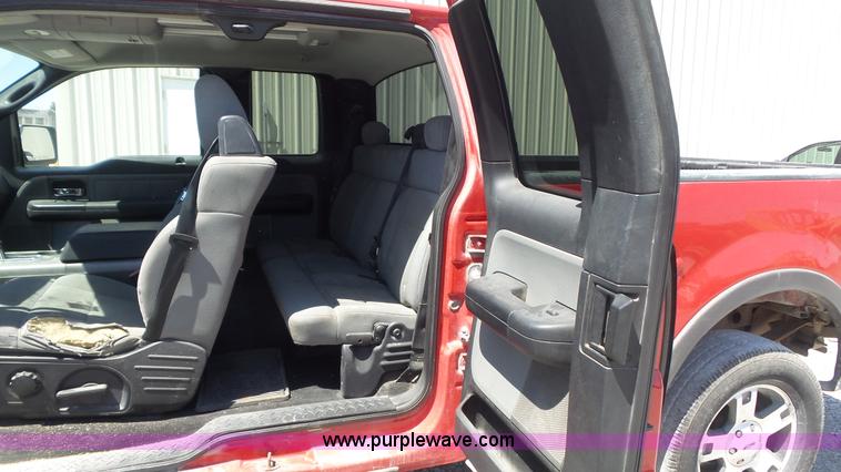 image for item K7743 2004 Ford F150 SuperCab pickup truck