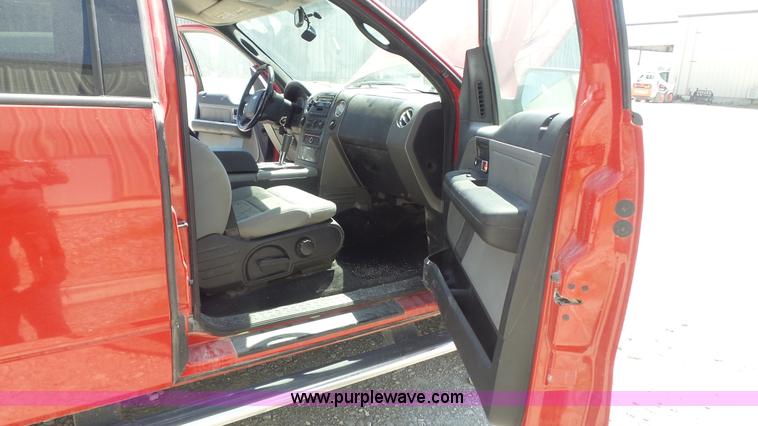 image for item K7743 2004 Ford F150 SuperCab pickup truck