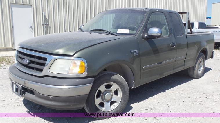 image for item K7744 2002 Ford F150 XLT pickup truck