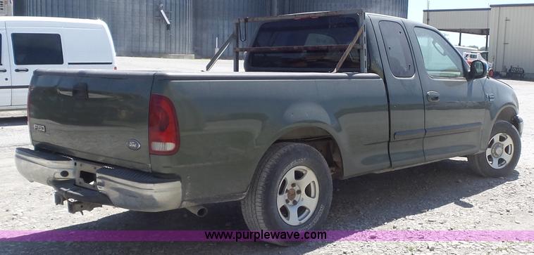 image for item K7744 2002 Ford F150 XLT pickup truck