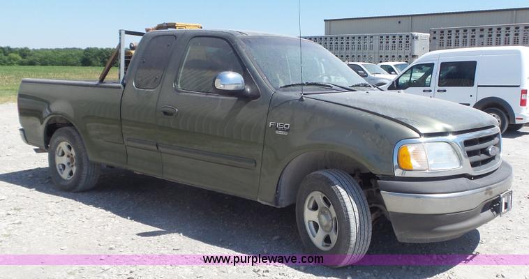 image for item K7744 2002 Ford F150 XLT pickup truck