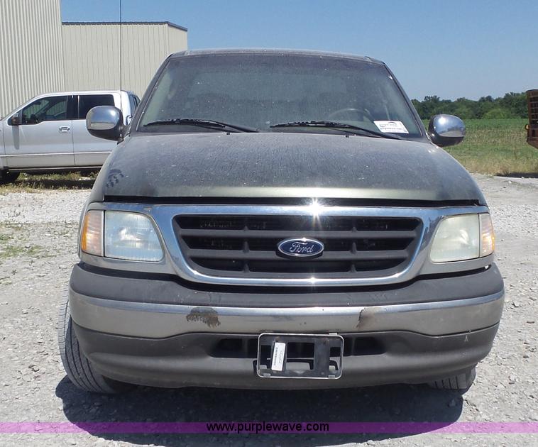 image for item K7744 2002 Ford F150 XLT pickup truck