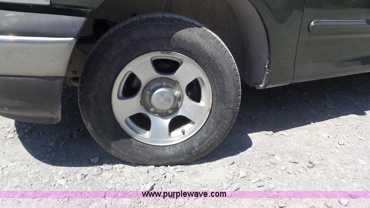 image for item K7744 2002 Ford F150 XLT pickup truck