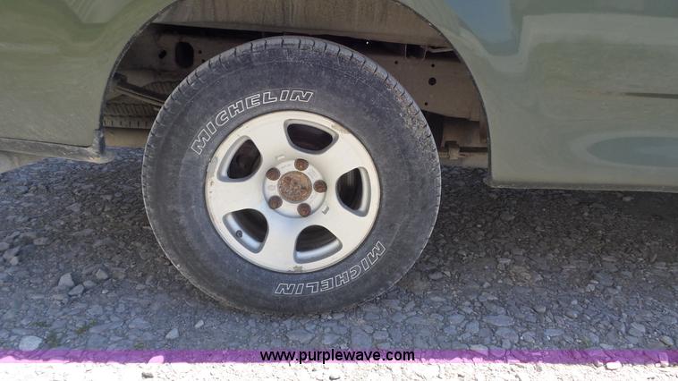 image for item K7744 2002 Ford F150 XLT pickup truck