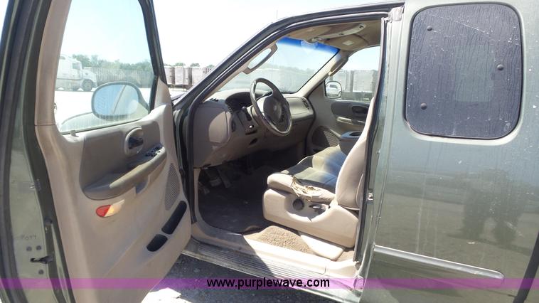 image for item K7744 2002 Ford F150 XLT pickup truck