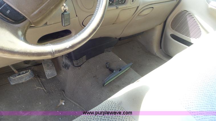 image for item K7744 2002 Ford F150 XLT pickup truck