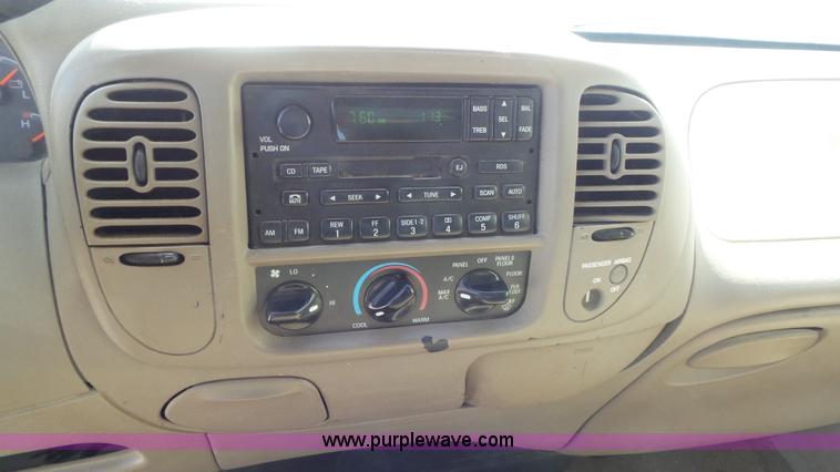 image for item K7744 2002 Ford F150 XLT pickup truck