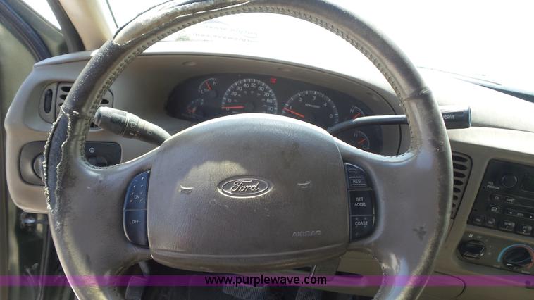 image for item K7744 2002 Ford F150 XLT pickup truck