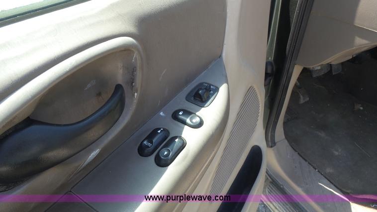 image for item K7744 2002 Ford F150 XLT pickup truck