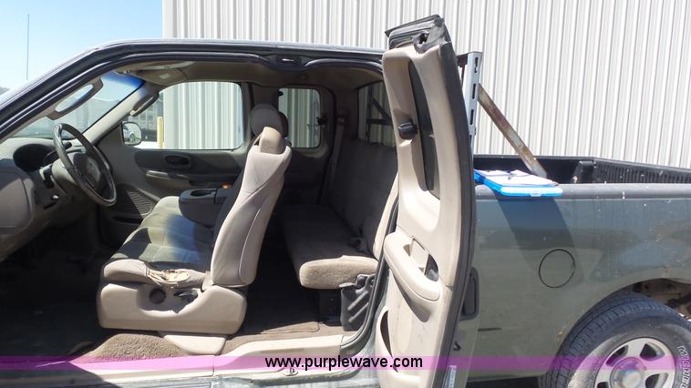 image for item K7744 2002 Ford F150 XLT pickup truck