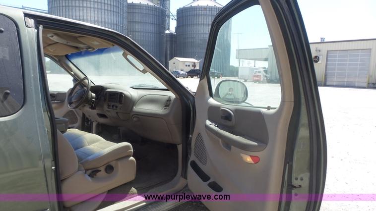 image for item K7744 2002 Ford F150 XLT pickup truck