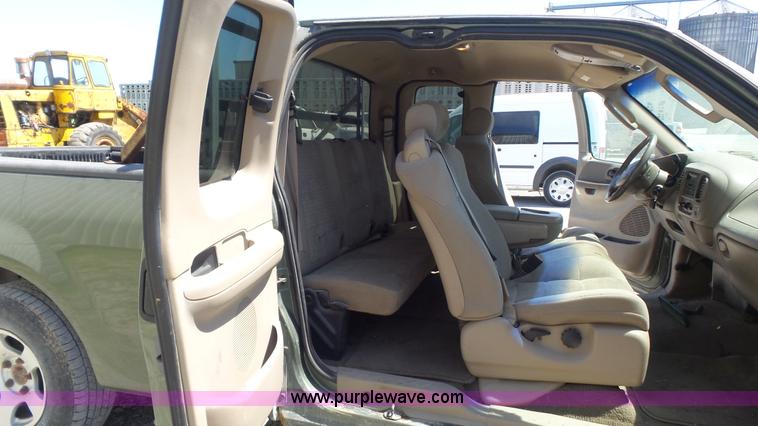 image for item K7744 2002 Ford F150 XLT pickup truck