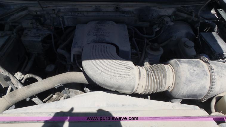 image for item K7744 2002 Ford F150 XLT pickup truck