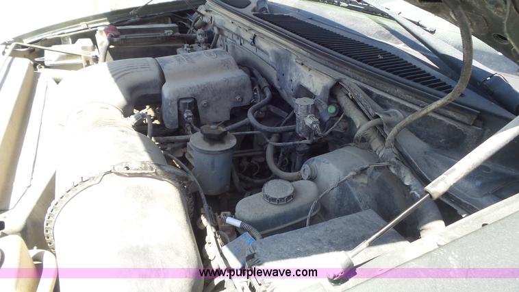 image for item K7744 2002 Ford F150 XLT pickup truck