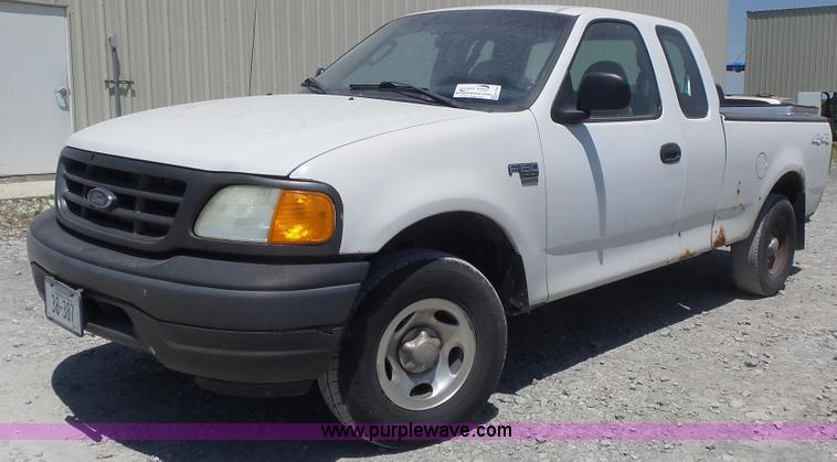 image for item K7745 2004 Ford F150 SuperCab pickup truck