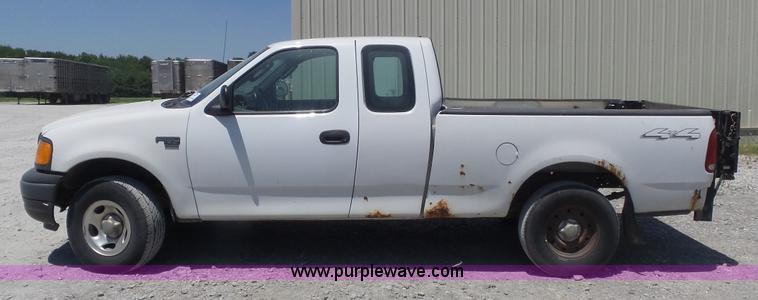 image for item K7745 2004 Ford F150 SuperCab pickup truck