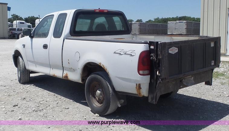 image for item K7745 2004 Ford F150 SuperCab pickup truck