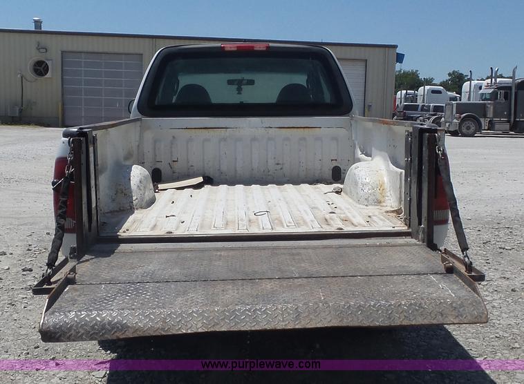 image for item K7745 2004 Ford F150 SuperCab pickup truck