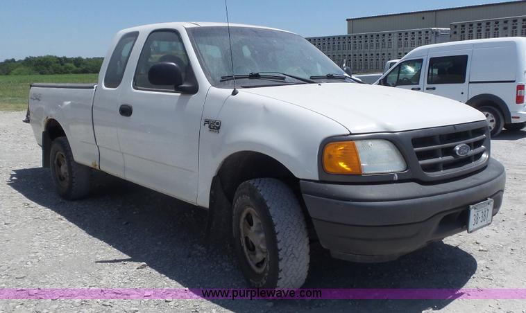 image for item K7745 2004 Ford F150 SuperCab pickup truck