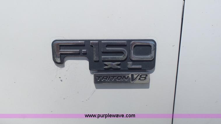 image for item K7745 2004 Ford F150 SuperCab pickup truck