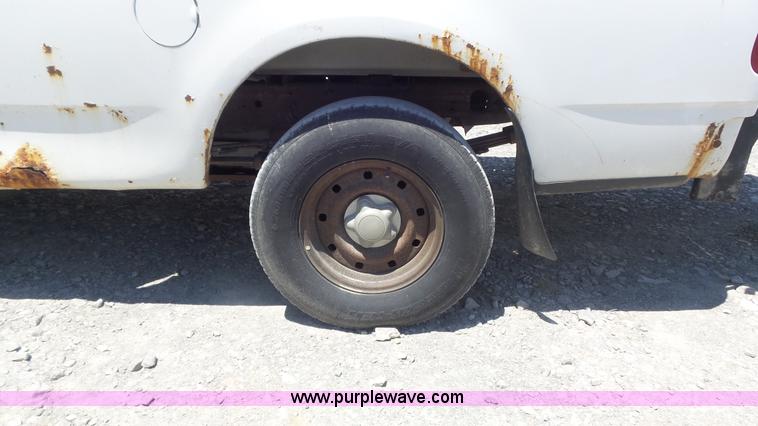 image for item K7745 2004 Ford F150 SuperCab pickup truck