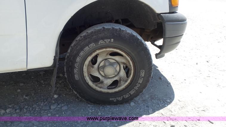 image for item K7745 2004 Ford F150 SuperCab pickup truck