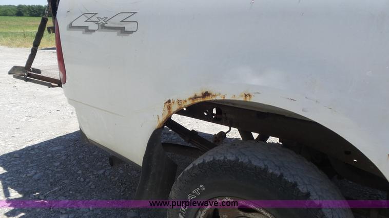 image for item K7745 2004 Ford F150 SuperCab pickup truck