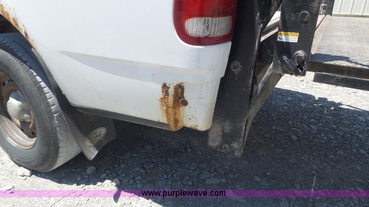 image for item K7745 2004 Ford F150 SuperCab pickup truck