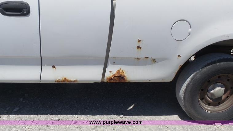 image for item K7745 2004 Ford F150 SuperCab pickup truck