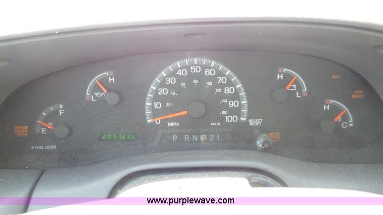 image for item K7745 2004 Ford F150 SuperCab pickup truck