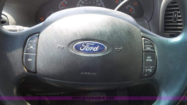 image for item K7745 2004 Ford F150 SuperCab pickup truck