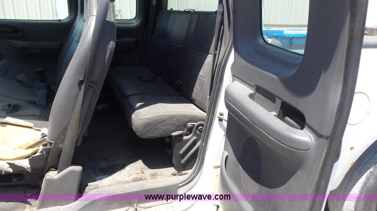 image for item K7745 2004 Ford F150 SuperCab pickup truck