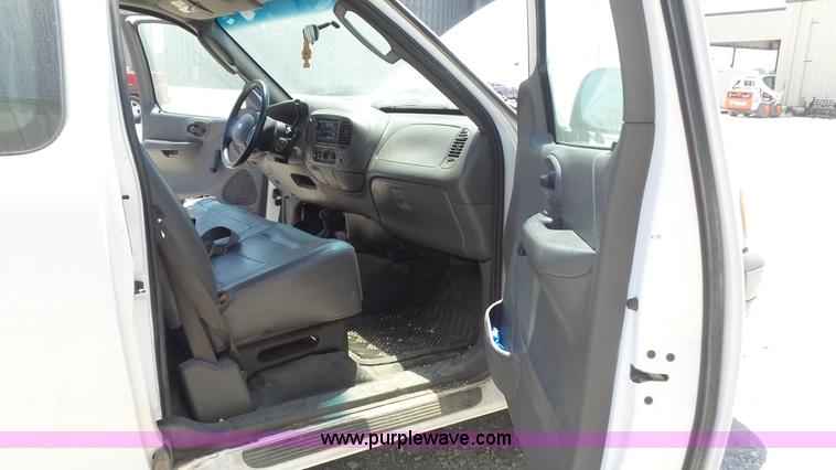 image for item K7745 2004 Ford F150 SuperCab pickup truck