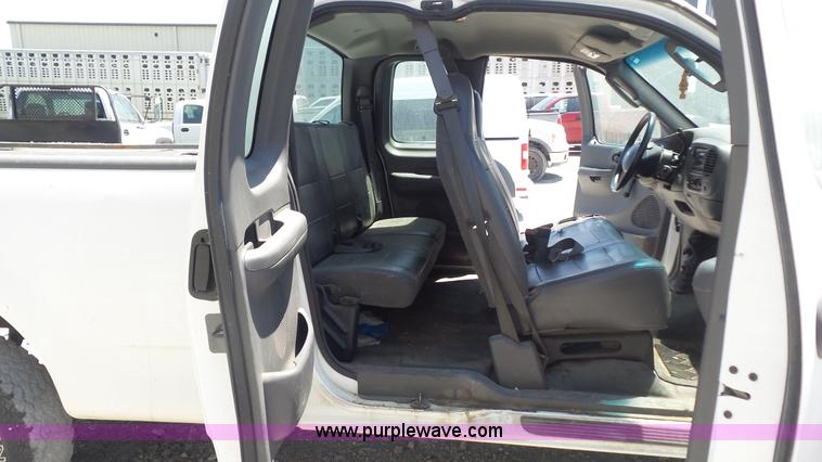 image for item K7745 2004 Ford F150 SuperCab pickup truck