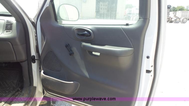 image for item K7745 2004 Ford F150 SuperCab pickup truck