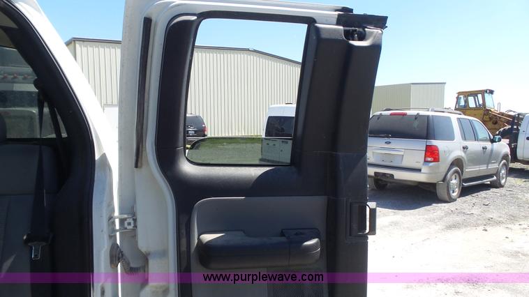 image for item K7746 2006 Ford F150 SuperCab pickup truck