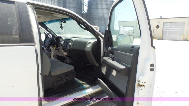 image for item K7747 2006 Ford F150 SuperCab pickup truck