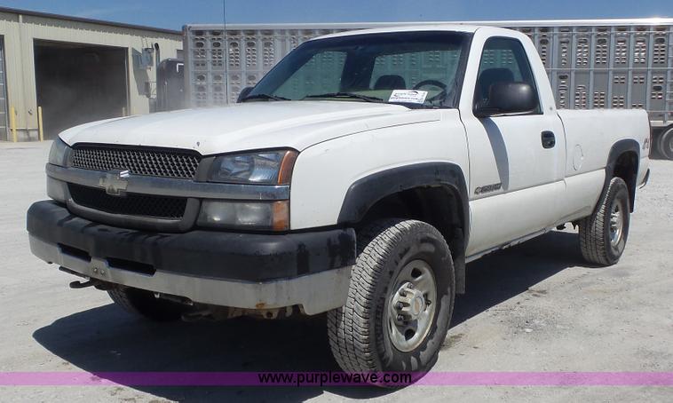image for item K7748 2003 Chevrolet Silverado 2500 HD pickup truck