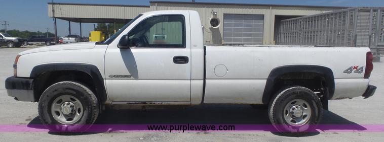 image for item K7748 2003 Chevrolet Silverado 2500 HD pickup truck