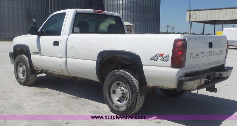 image for item K7748 2003 Chevrolet Silverado 2500 HD pickup truck